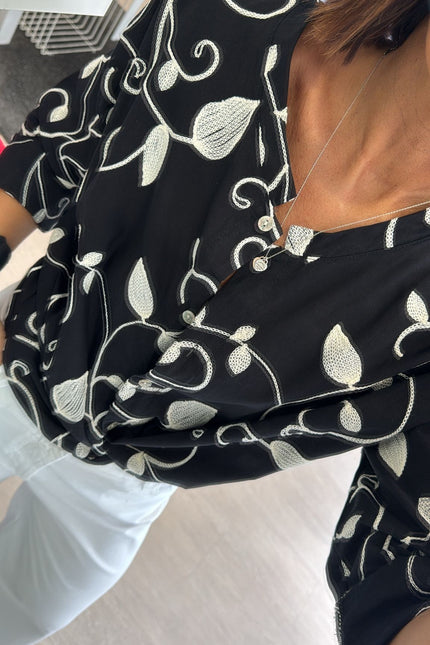 Camicia ricamo nera cc