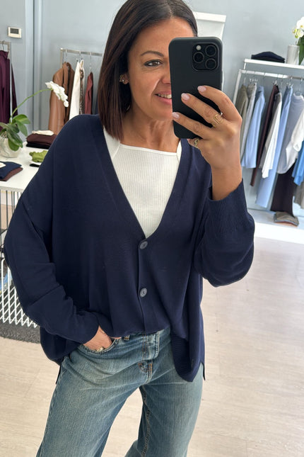 Cardigan over blu
