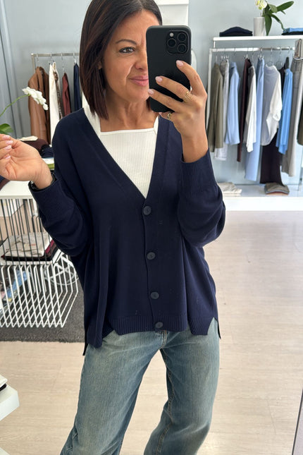 Cardigan over blu