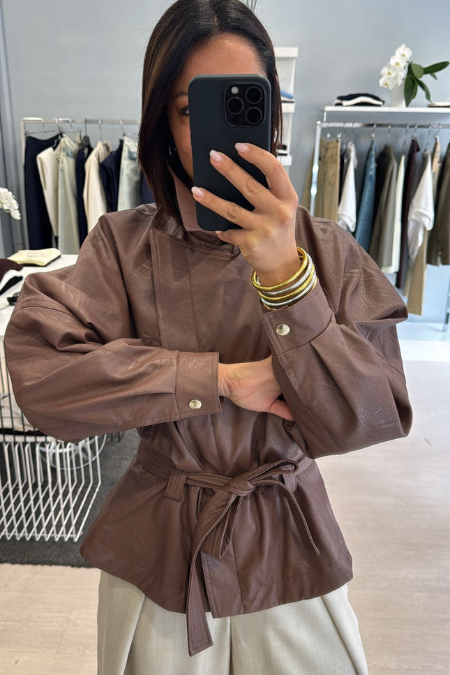 Giacca ecopelle cacao con cintura