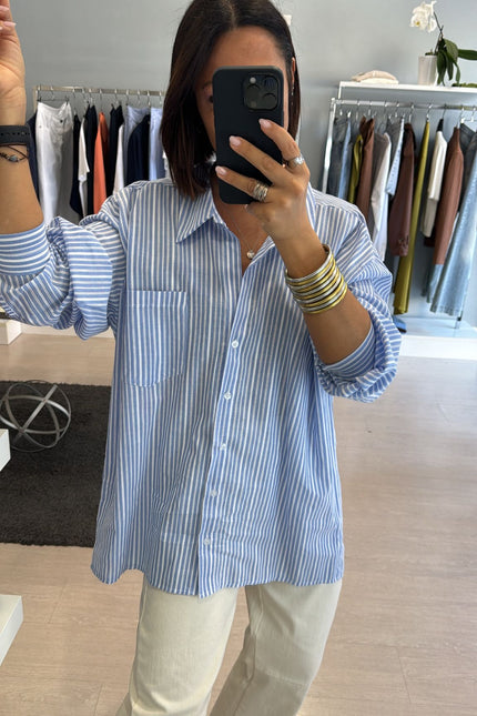 Camicia oversize a righe bianca azzurra cc