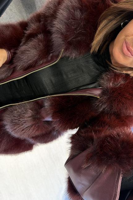 Pelliccia eco con dettagli leather-effect bordeaux yl