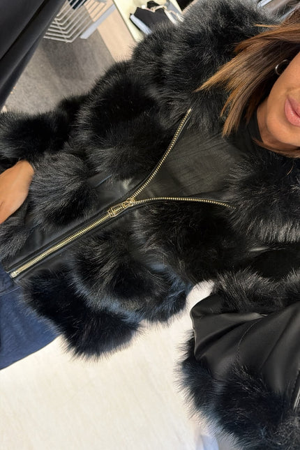 Pelliccia eco con dettagli leather-effect nera yl