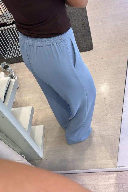 Pantalone completo azzurro polvere