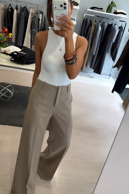 Pantalone dritto sabbia completo giacca asimmetrica kk