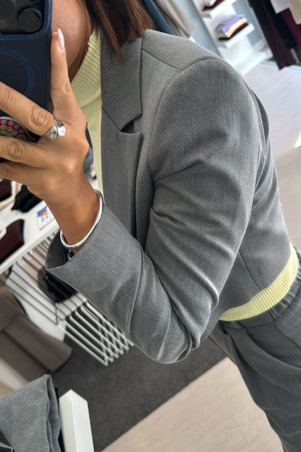 Giacca crop grigio