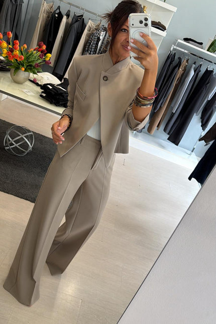 Pantalone dritto sabbia completo giacca asimmetrica kk