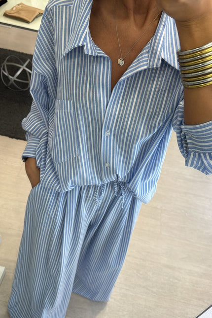 Camicia oversize a righe bianca azzurra cc