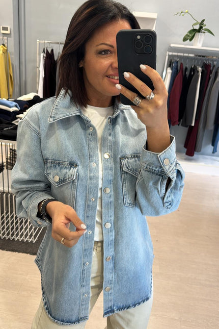 Giacca camicia over denim