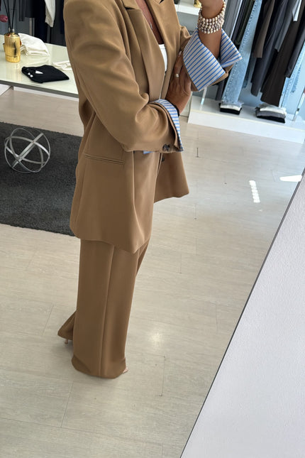 Pantalone cammello completo ak