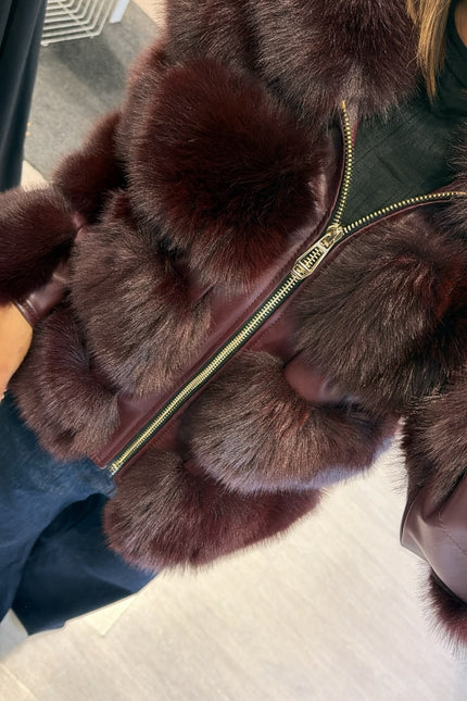 Pelliccia eco con dettagli leather-effect bordeaux yl
