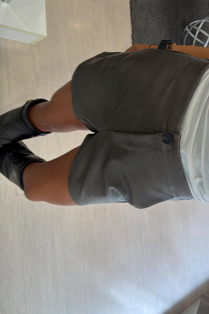 Shorts piombo in ecopelle intrecciata kk