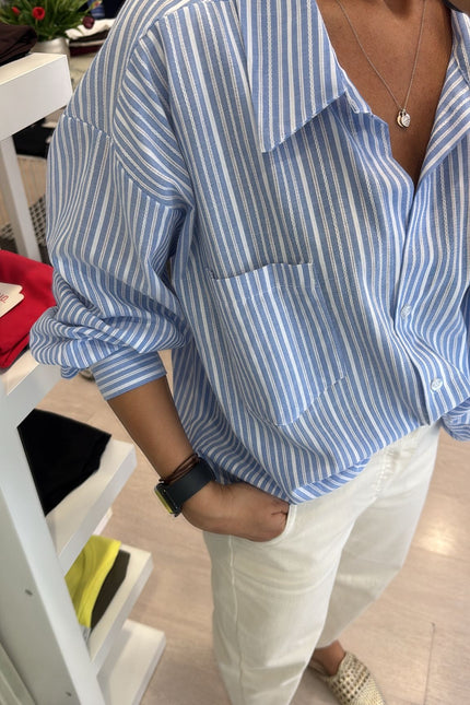 Camicia oversize a righe bianca azzurra cc