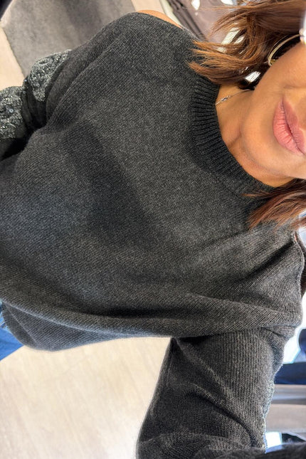 Girocollo antracite in maglia con ricamo kk