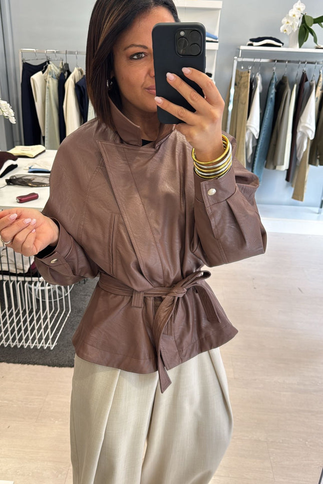 Giacca ecopelle cacao con cintura
