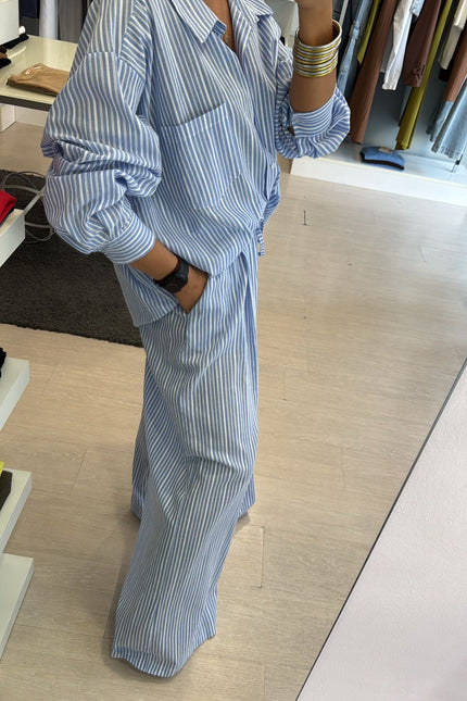 Camicia oversize a righe bianca azzurra cc