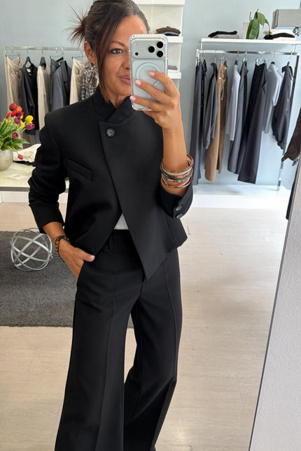 Pantalone dritto nero completo giacca asimmetrica kk