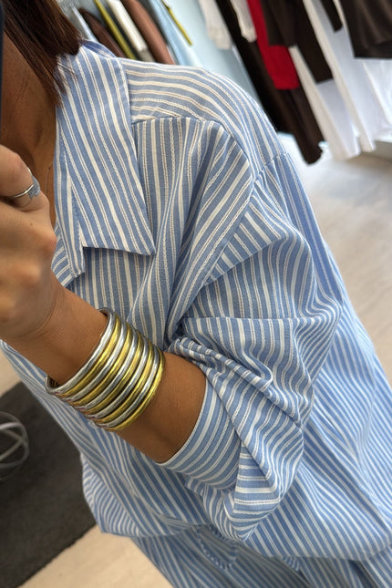 Camicia oversize a righe bianca azzurra cc