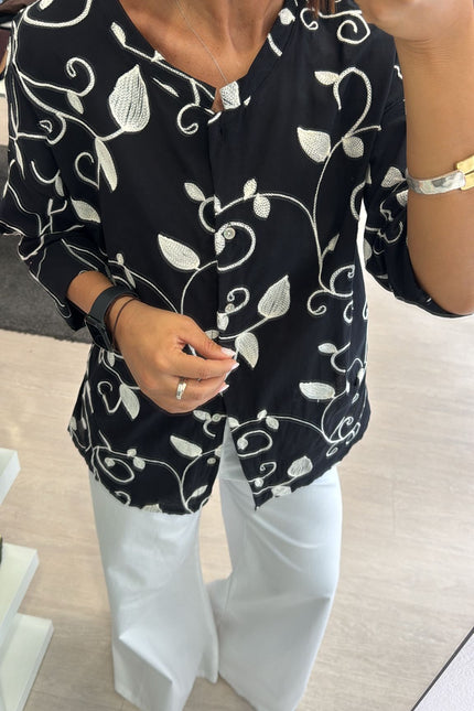 Camicia ricamo nera cc