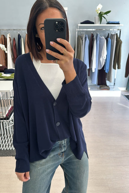 Cardigan over blu