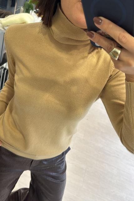 Dolcevita lana merino cammello