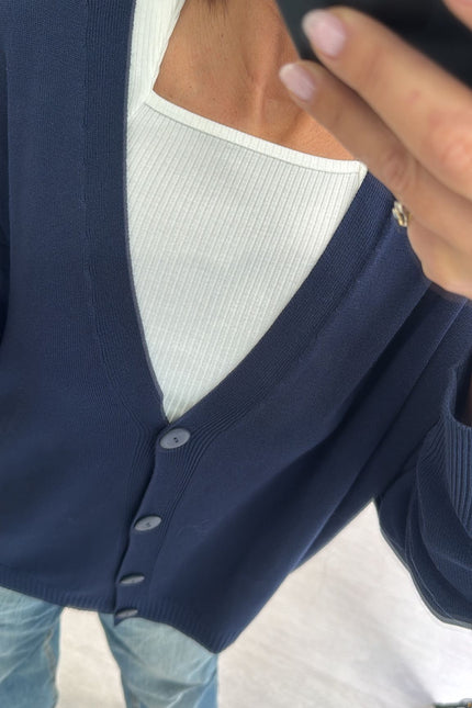 Cardigan over blu