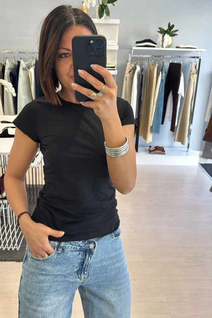 T-shirt slim nera cc