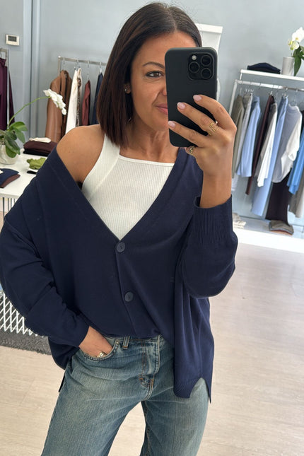 Cardigan over blu