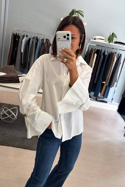 Camicia Oversize Bianca spilla gioiello kk
