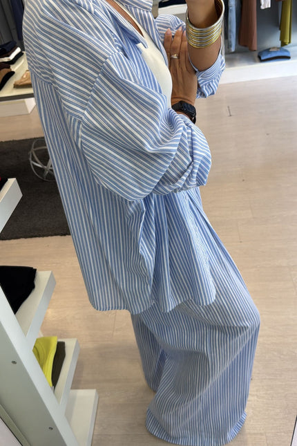 Camicia oversize a righe bianca azzurra cc