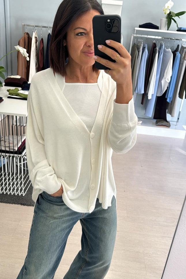 Cardigan over bianco