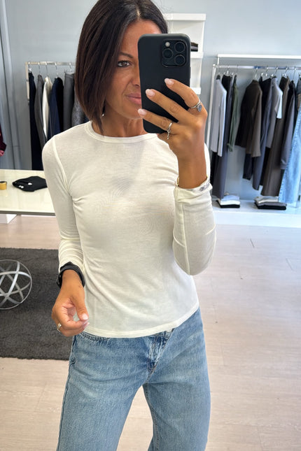 Maglia girocollo latte kn