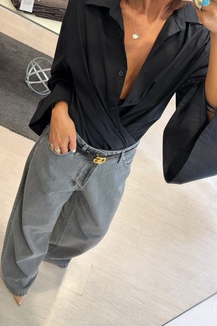 Camicia Oversize Nera spilla gioiello kk
