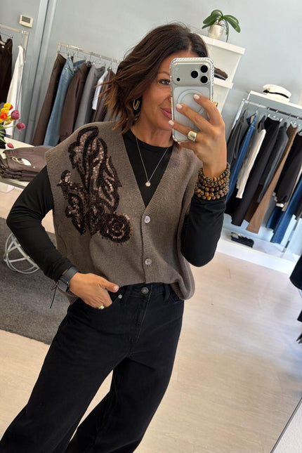 Gilet tortora in maglia con ricamo kk