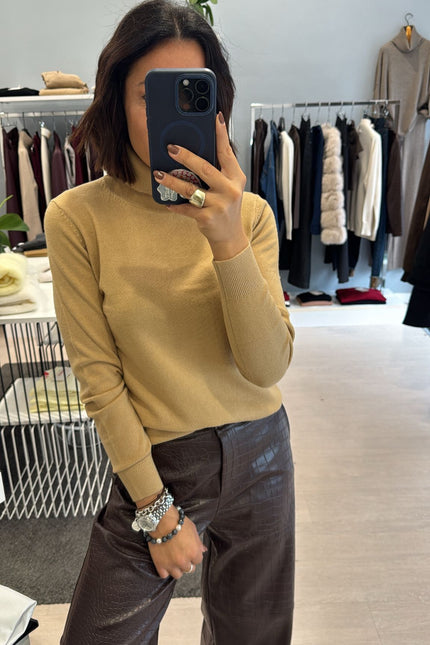 Dolcevita lana merino cammello