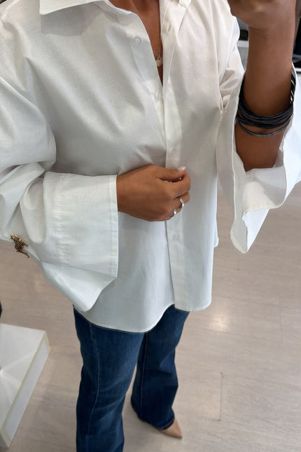 Camicia Oversize Bianca spilla gioiello kk