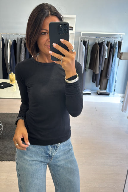 Maglia girocollo nera kn
