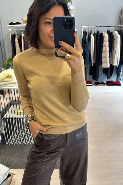 Dolcevita lana merino cammello