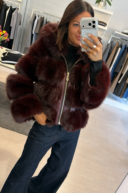 Pelliccia eco con dettagli leather-effect bordeaux yl