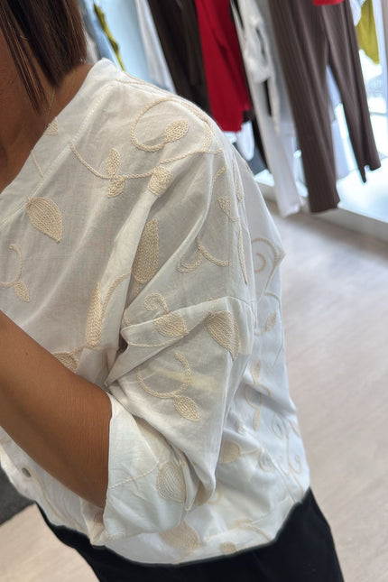 Camicia ricamo bianca cc