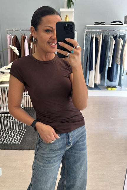 T-shirt girocollo cioccolato kn