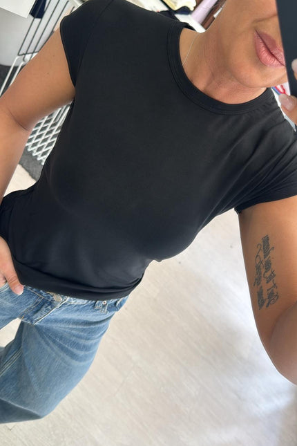 T-shirt girocollo nera kn