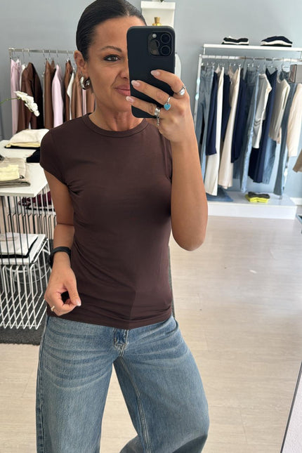 T-shirt girocollo cioccolato kn