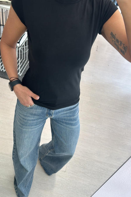 T-shirt girocollo nera kn