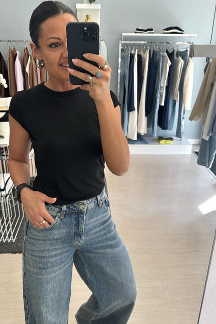 T-shirt girocollo nera kn