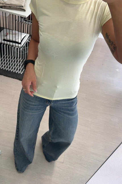 T-shirt girocollo giallo pastello kn