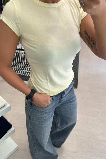 T-shirt girocollo giallo pastello kn