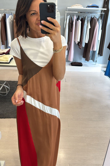 Abito lungo geometrico in satin kk