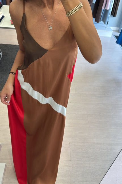 Abito lungo geometrico in satin kk