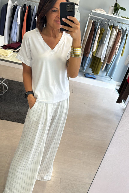 T-shirt regular scollo a V bianca kk